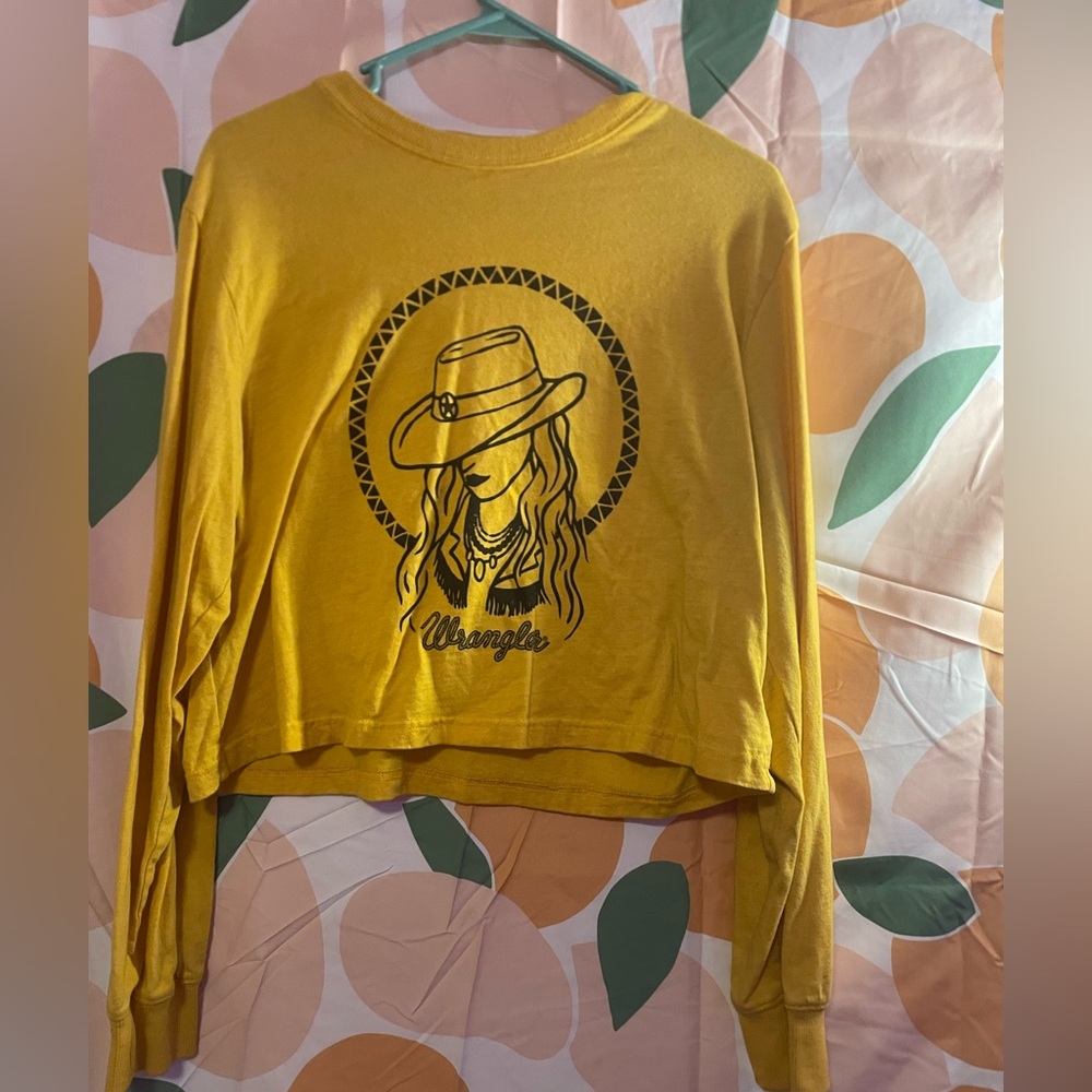 Yellow wrangler cropped shirt 
Size XS